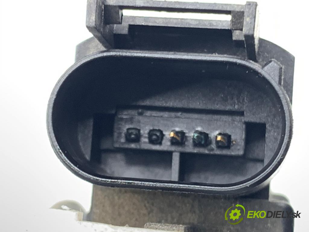 AUDI A3 8L liftback 1999 92 kW 1.8 1781 zámok dveře pravý přední část 8L1837016C