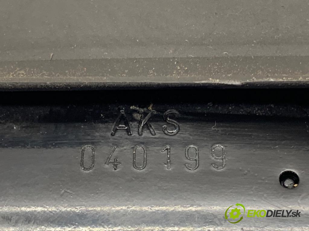 AUDI A3 8L liftback 1999 92 kW 1.8 1781 zámok dveří zadní část