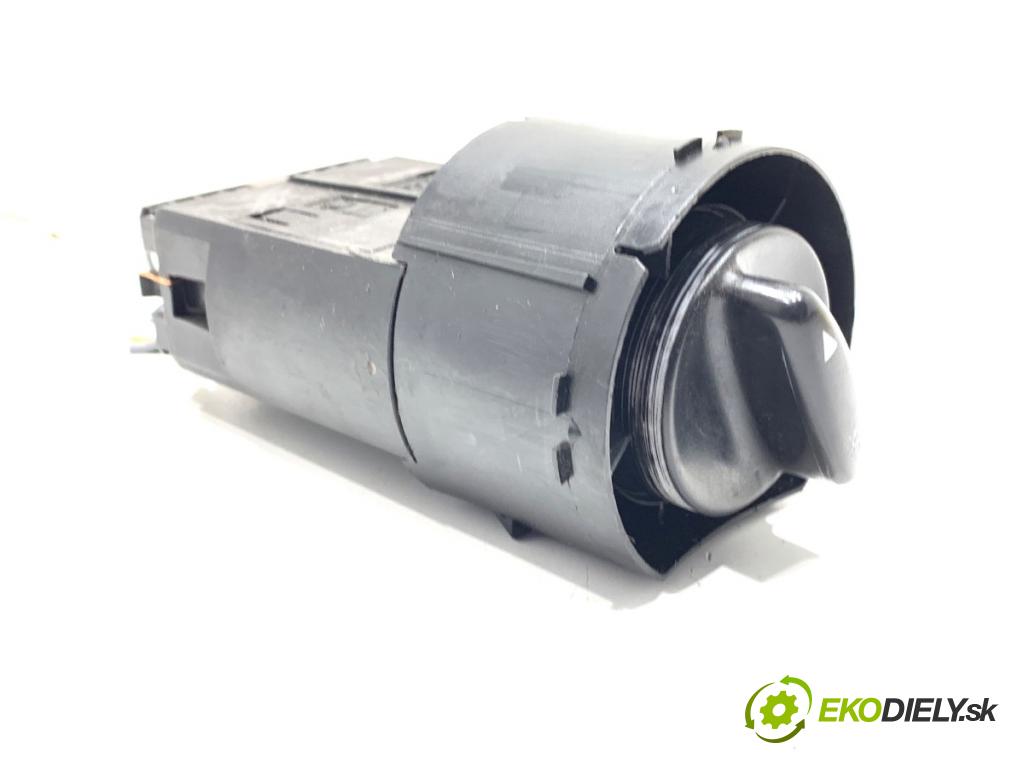 AUDI A3 8L liftback 1999 92 kW 1.8 1781 spínač světel 8L1941531G