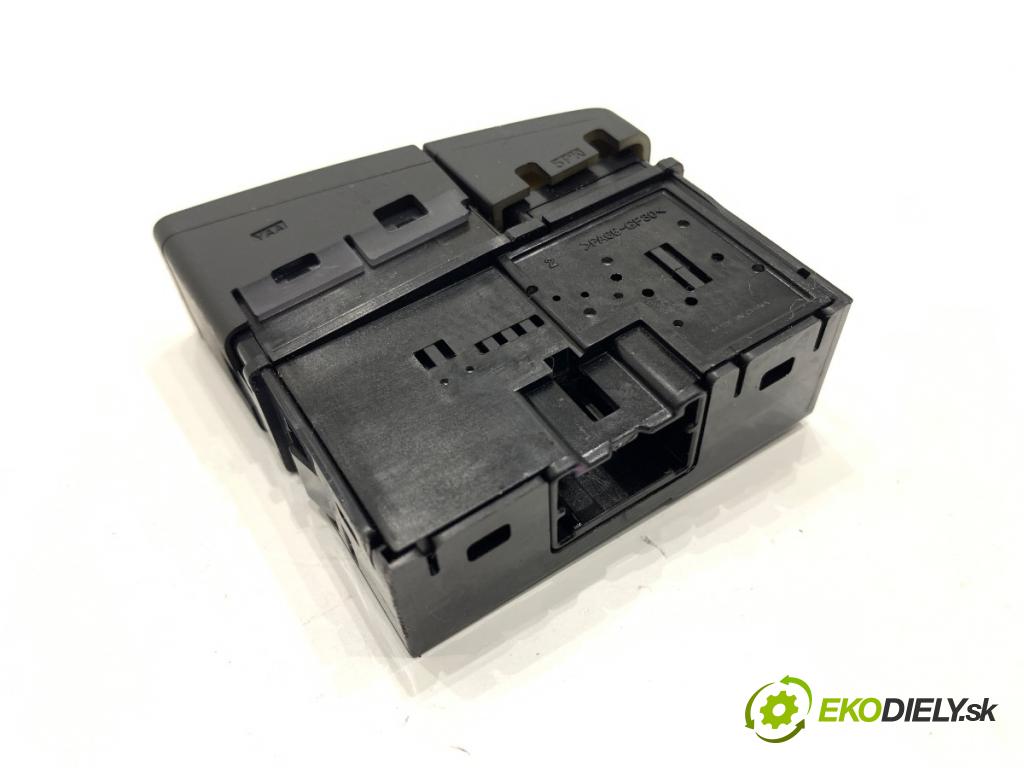 SUZUKI SX4 liftback 2021 95 kW 1.4 Hybrid (Mild Hybrid) (AKK 414) 1373 Spínač svetiel výstražných (núdzových)  (Prepínacie páčky pod volantom)