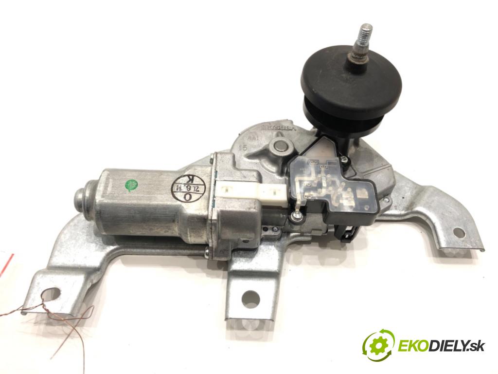 SUZUKI SX4 liftback 2021 95 kW 1.4 Hybrid (Mild Hybrid) (AKK 414) 1373 motor stěračů zadní část 