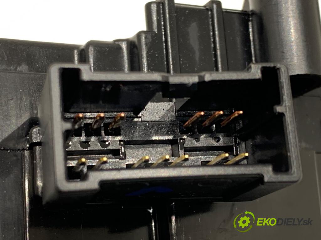 SUZUKI SX4 liftback 2021 95 kW 1.4 Hybrid (Mild Hybrid) (AKK 414) 1373 Prepínač stieračov  (Prepínacie páčky pod volantom)