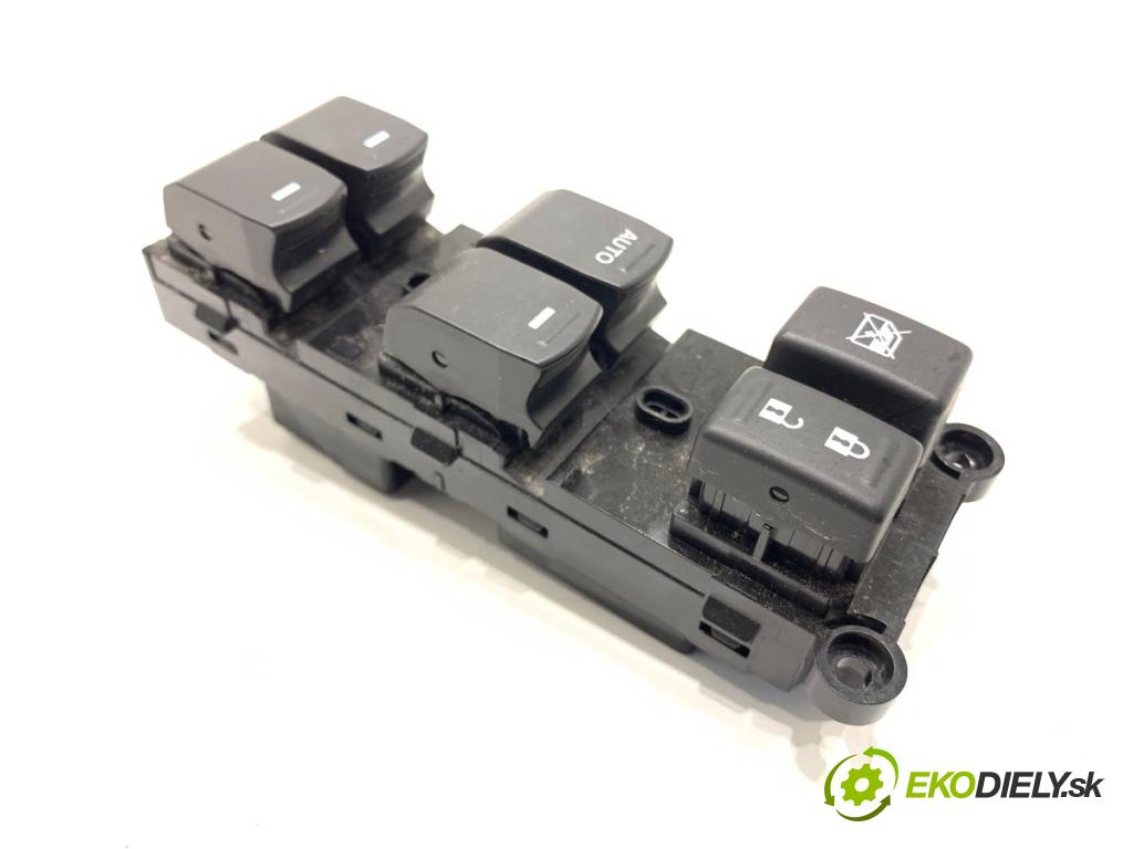 SUZUKI SX4 liftback 2021 95 kW 1.4 Hybrid (Mild Hybrid) (AKK 414) 1373 Prepínač okien  (Prepínacie páčky pod volantom)