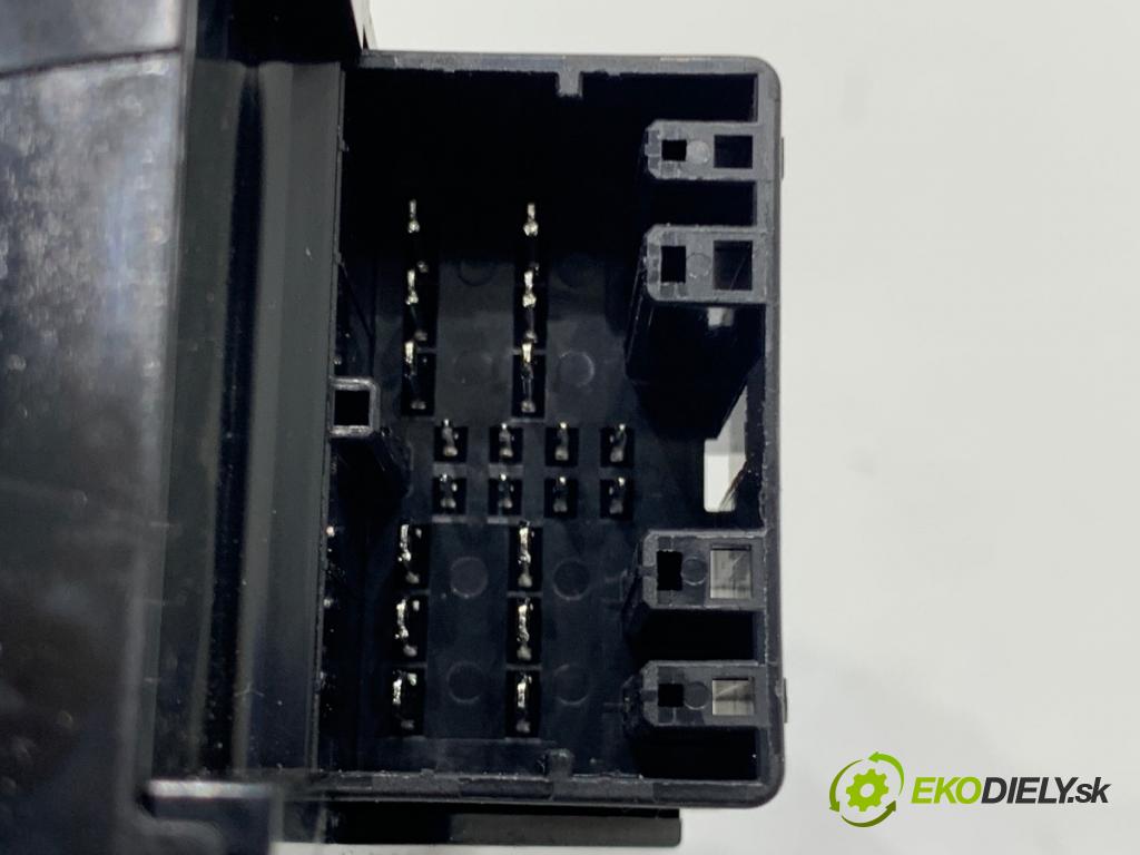 SUZUKI SX4 liftback 2021 95 kW 1.4 Hybrid (Mild Hybrid) (AKK 414) 1373 Prepínač okien  (Prepínacie páčky pod volantom)