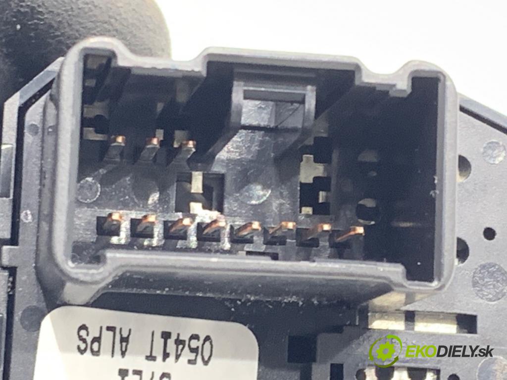 SUZUKI SX4 liftback 2021 95 kW 1.4 Hybrid (Mild Hybrid) (AKK 414) 1373 Prepínač nastavenia spätných zrkadiel  (Prepínacie páčky pod volantom)