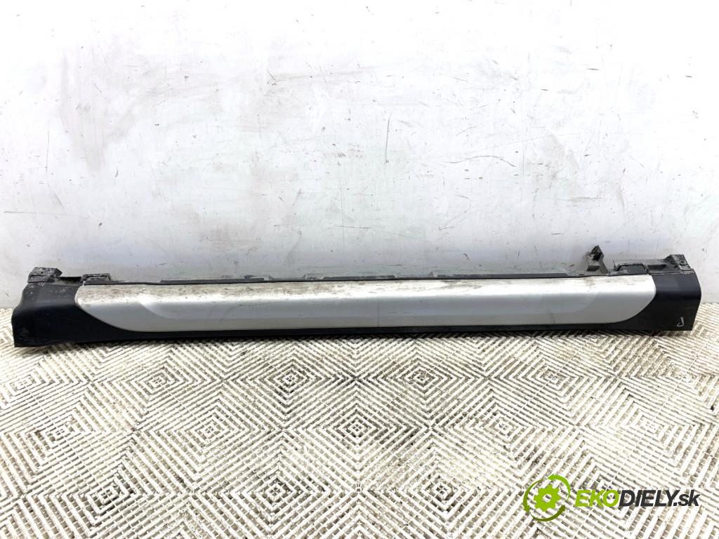 SUZUKI SX4 liftback 2021 95 kW 1.4 Hybrid (Mild Hybrid) (AKK 414) 1373 lišta prahová pravý 77323-61M