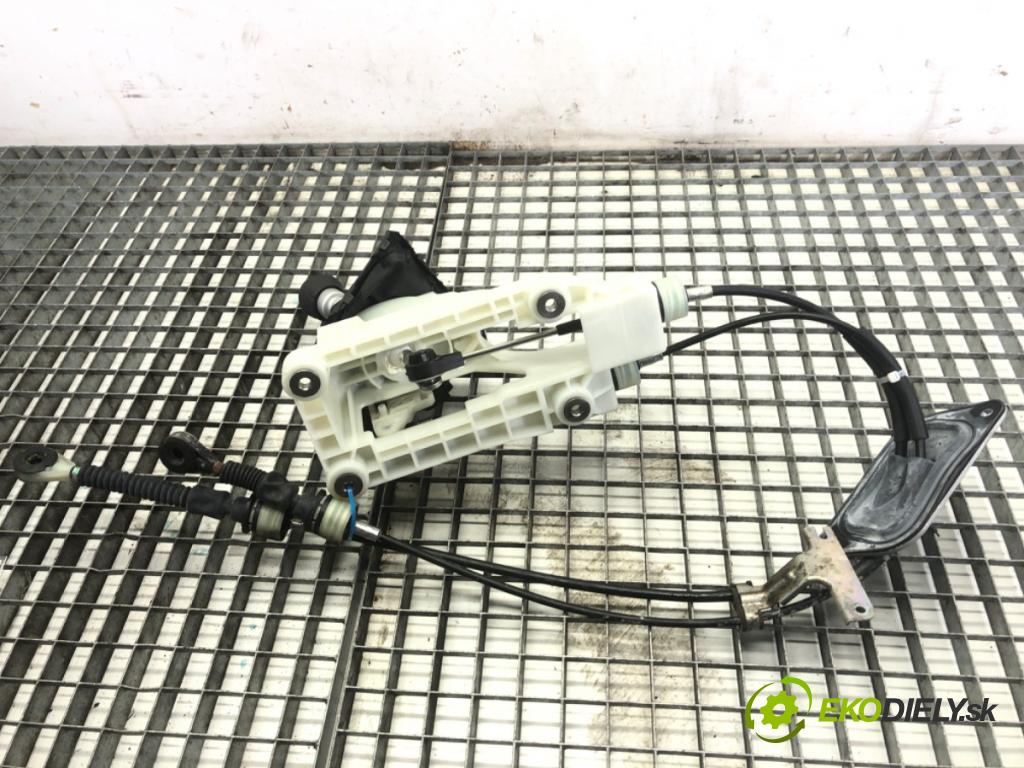 SUZUKI SX4 liftback 2021 95 kW 1.4 Hybrid (Mild Hybrid) (AKK 414) 1373 Kulisa  (Rýchlostná páka (kulisa))