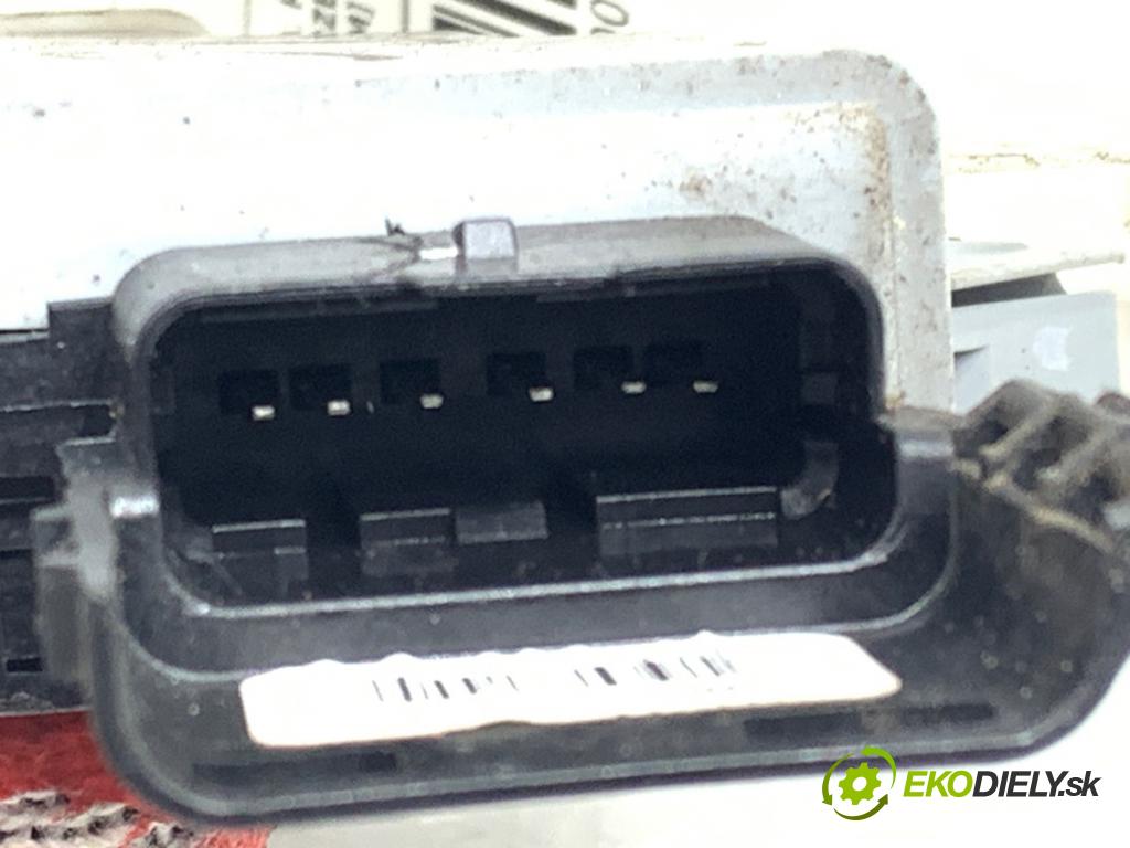 PEUGEOT 3008 nadwozie wielkoprzestrzenne (MPV) 2010 115 kW 1.6 THP 1598 zámok Dvere pravy zad 732298