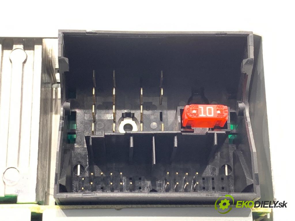 PEUGEOT 3008 nadwozie wielkoprzestrzenne (MPV) 2010 115 kW 1.6 THP 1598 RADIO 9666967477 (Audio zariadenie)