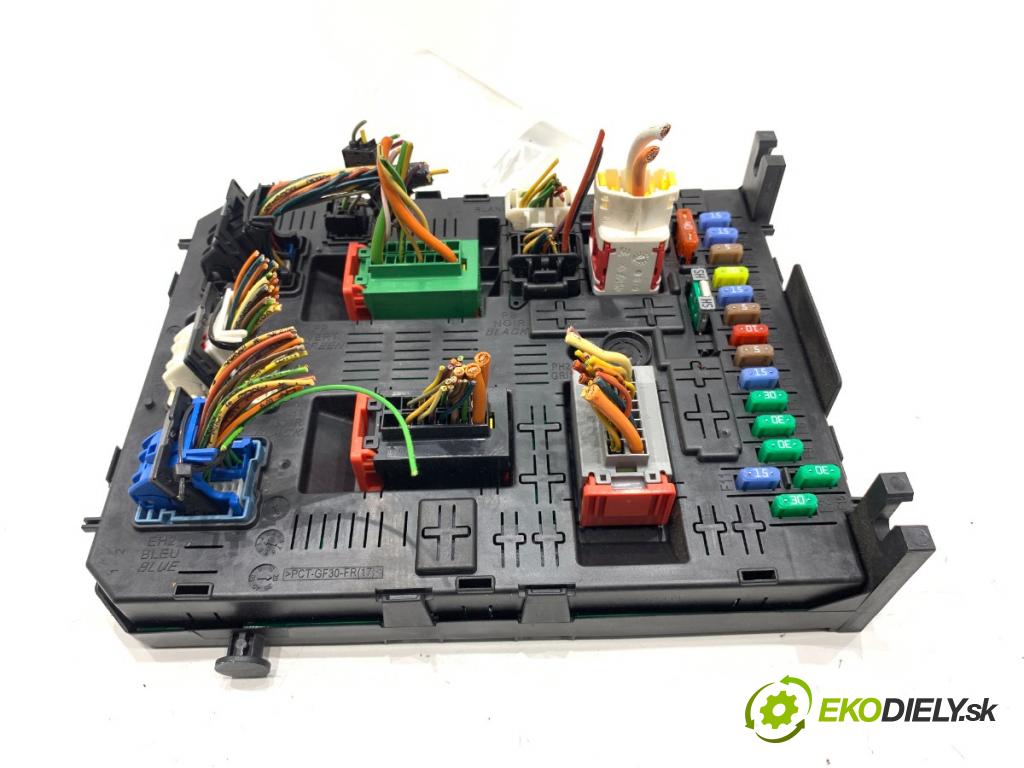 PEUGEOT 3008 nadwozie wielkoprzestrzenne (MPV) 2010 115 kW 1.6 THP 1598 modul BSI 966689568002 (Pojistková skříňka)