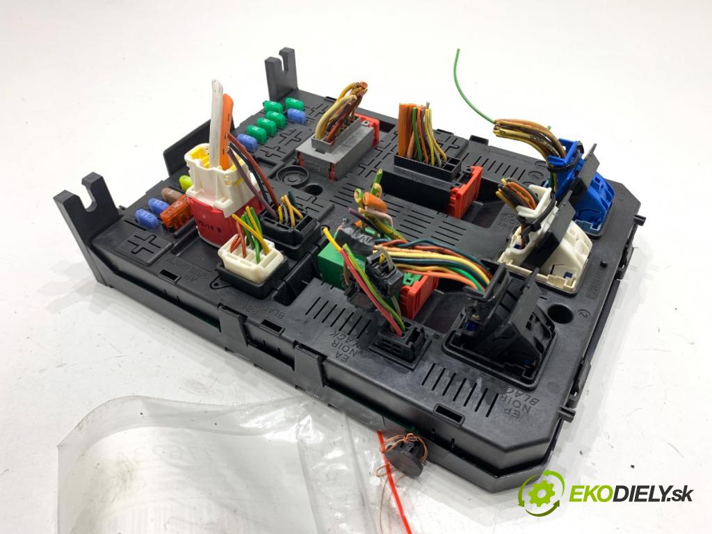 PEUGEOT 3008 nadwozie wielkoprzestrzenne (MPV) 2010 115 kW 1.6 THP 1598 modul BSI 966689568002 (Pojistková skříňka)