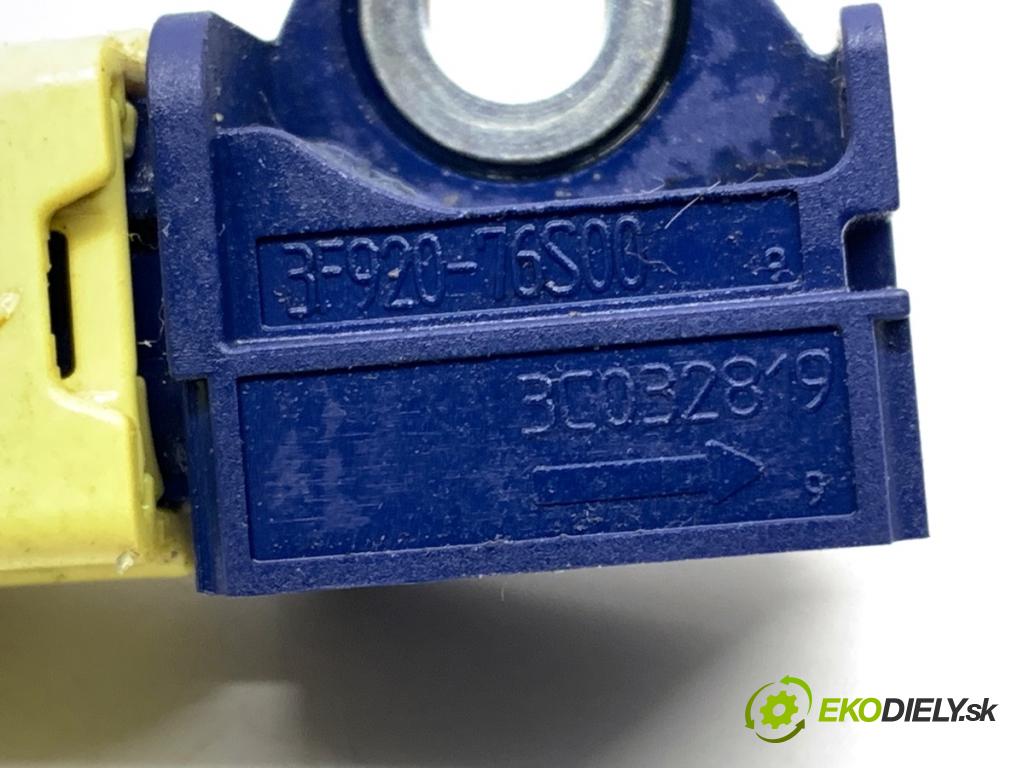 SUZUKI SX4 liftback 2021 95 kW 1.4 Hybrid (Mild Hybrid) (AKK 414) 1373 Snímač nárazu 3F920-76S00 (Snímač nárazu)