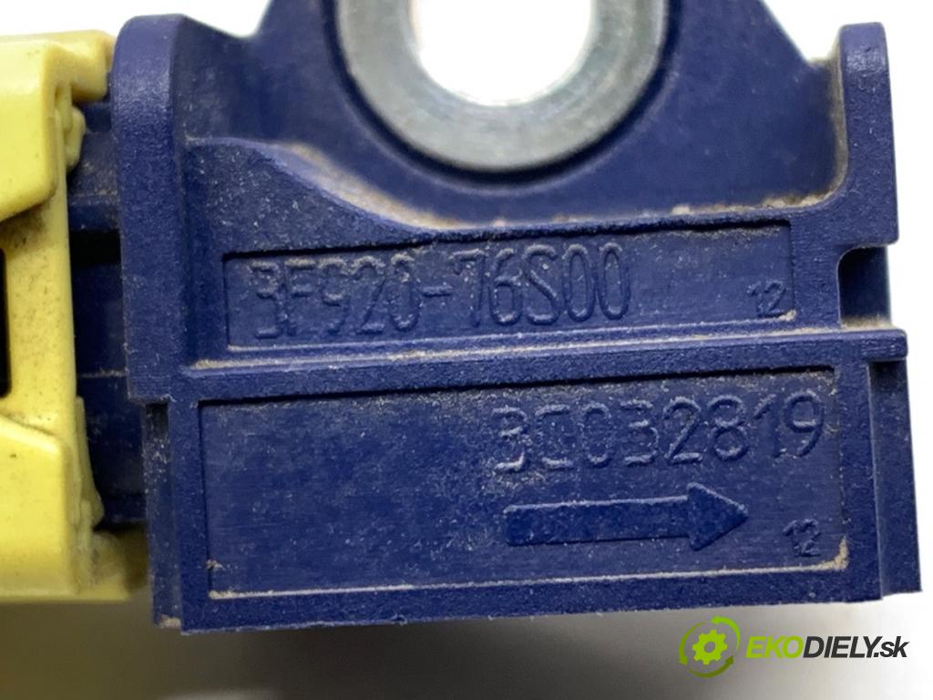 SUZUKI SX4 liftback 2021 95 kW 1.4 Hybrid (Mild Hybrid) (AKK 414) 1373 Snímač nárazu 3F920-76S00 (Snímač nárazu)