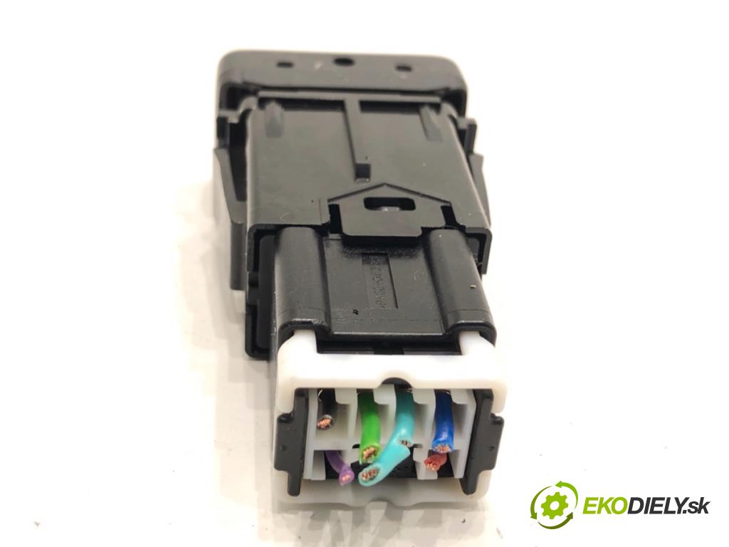 SUZUKI SX4 liftback 2021 95 kW 1.4 Hybrid (Mild Hybrid) (AKK 414) 1373 Prepínač ohrievania, vyhrievania sedačky  (Prepínacie páčky pod volantom)