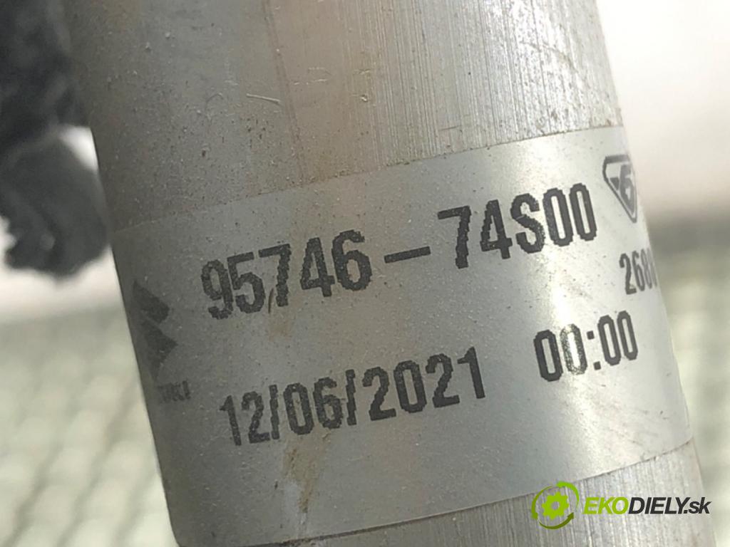 SUZUKI SX4 liftback 2021 95 kW 1.4 Hybrid (Mild Hybrid) (AKK 414) 1373 rúrka klimatizácie 95746-74S00 (Rúrka klimatizácie)