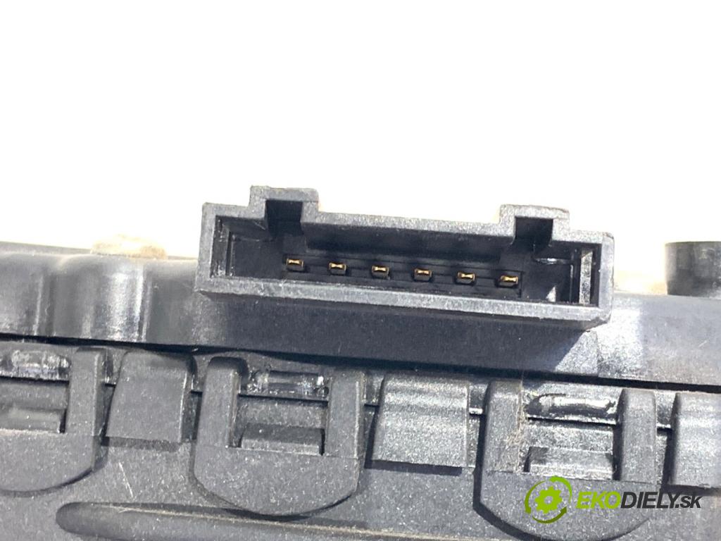 AUDI A4 B6 sedan 2003 96 kW 2.0 1984 Potenciometer plynu 8E1721523A (Potenciometer plynového pedálu)