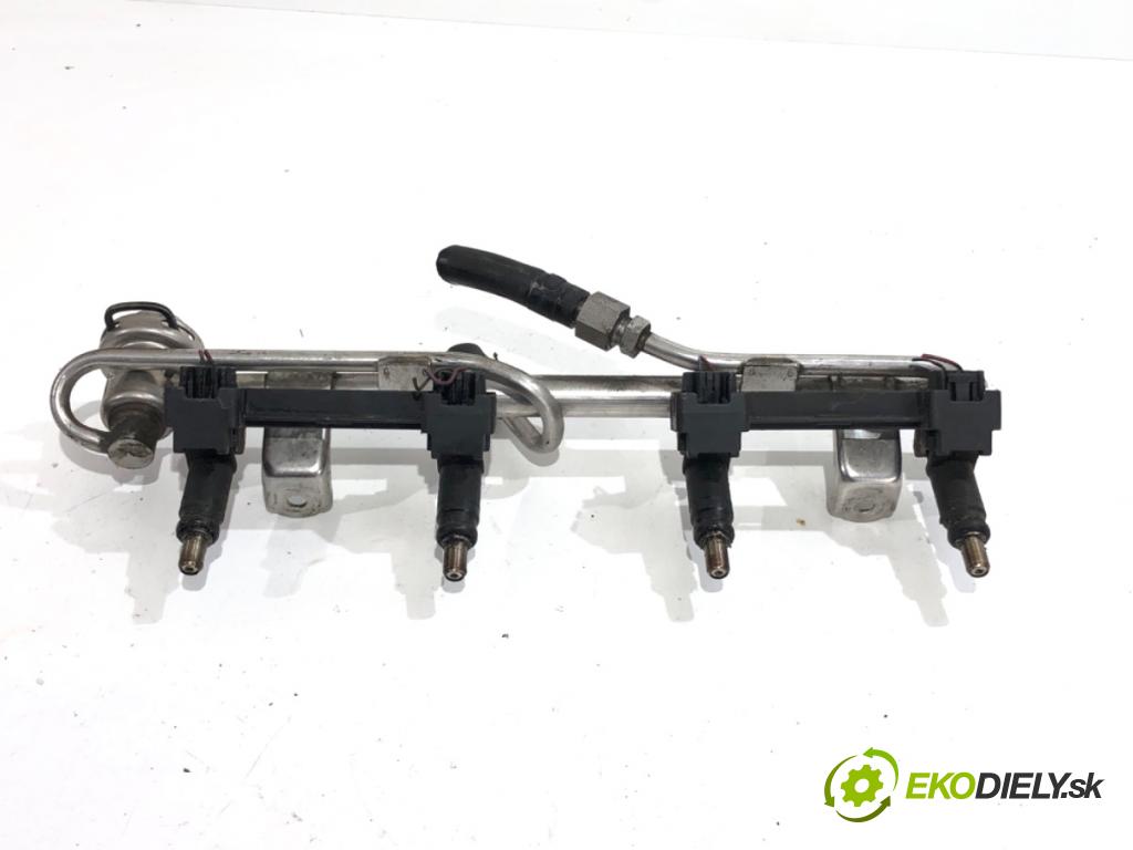 AUDI A4 B6 sedan 2003 96 kW 2.0 1984 Lišta vstrekovacia 058133681 (Vstrekovacia lišta)