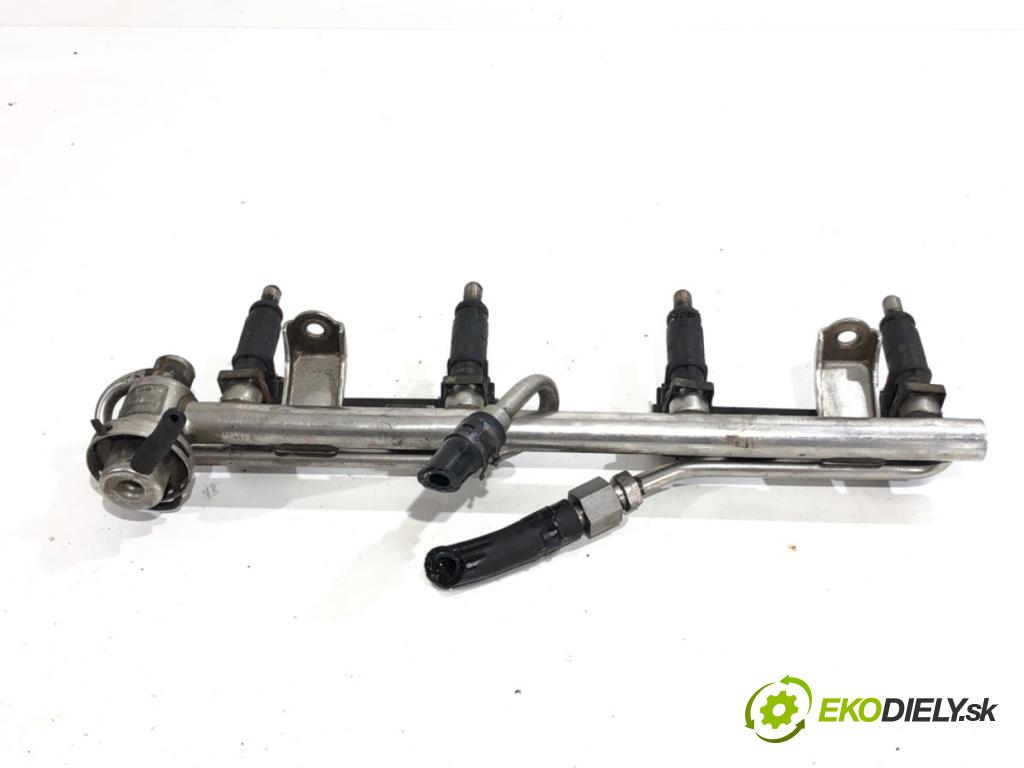 AUDI A4 B6 sedan 2003 96 kW 2.0 1984 Lišta vstrekovacia 058133681 (Vstrekovacia lišta)