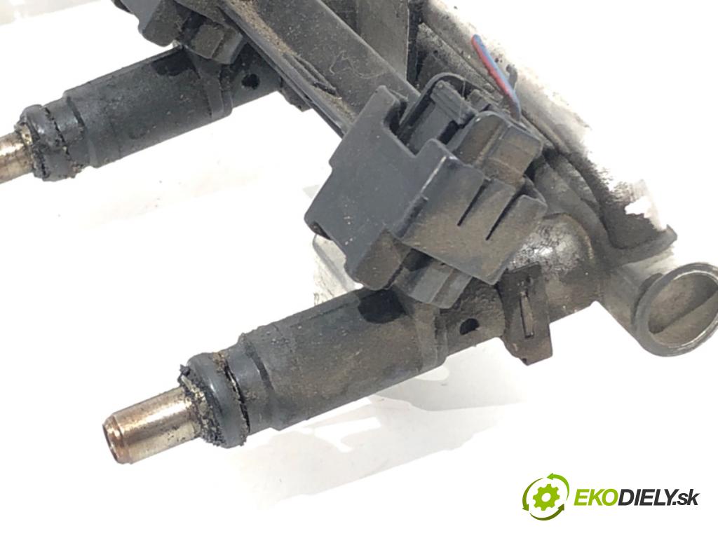 AUDI A4 B6 sedan 2003 96 kW 2.0 1984 Lišta vstrekovacia 058133681 (Vstrekovacia lišta)