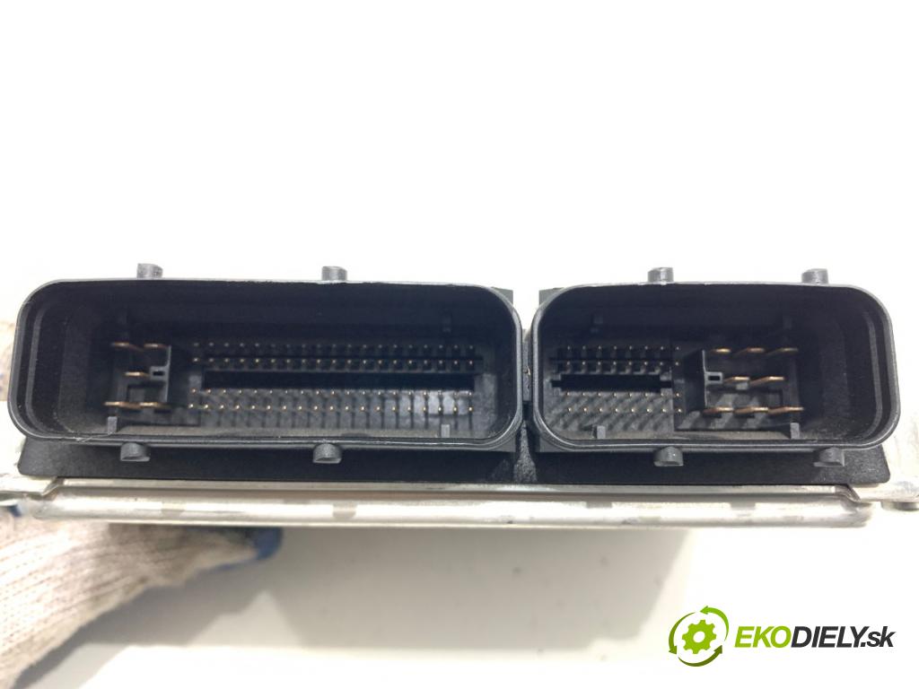 AUDI A4 B6 sedan 2003 96 kW 2.0 1984 riadiaca jednotka Motor 8E0909557H (Riadiaca jednotka)