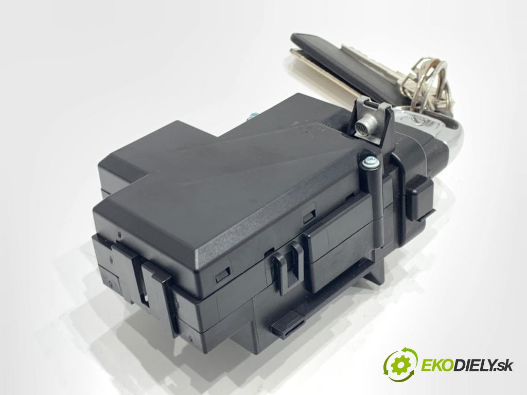 AUDI A5 8T coupe 2013 125 kW 1.8 TFSI 1798 spinačka 8K0909131D (Spínacia skrinka)