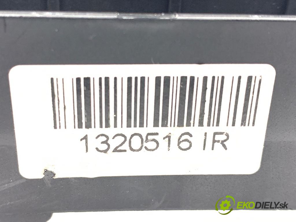 AUDI A5 8T coupe 2013 125 kW 1.8 TFSI 1798 skříňka poistková  (Pojistková skříňka)