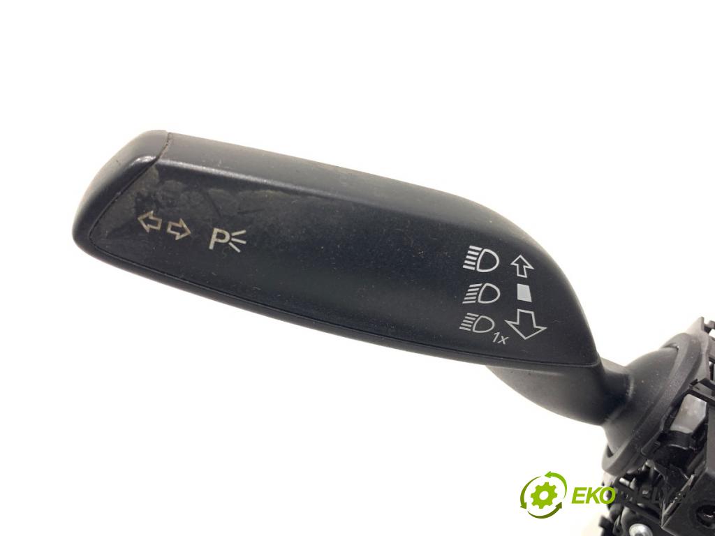 AUDI A5 8T coupe 2013 125 kW 1.8 TFSI 1798 Prepínač kombinovaný  (Prepínacie páčky pod volantom)