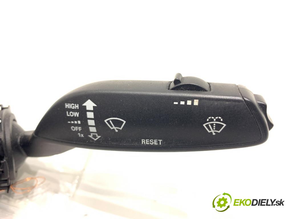 AUDI A5 8T coupe 2013 125 kW 1.8 TFSI 1798 Prepínač kombinovaný  (Prepínacie páčky pod volantom)