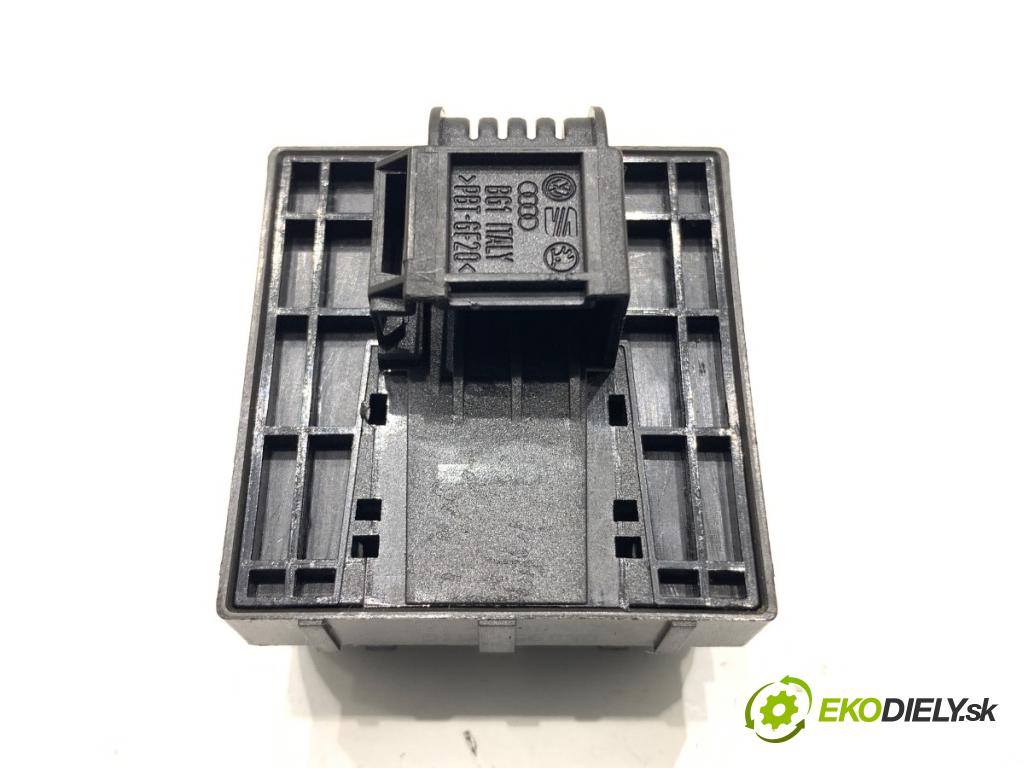 AUDI A5 8T coupe 2013 125 kW 1.8 TFSI 1798 Prepínač okien 8K0959851C (Prepínacie páčky pod volantom)