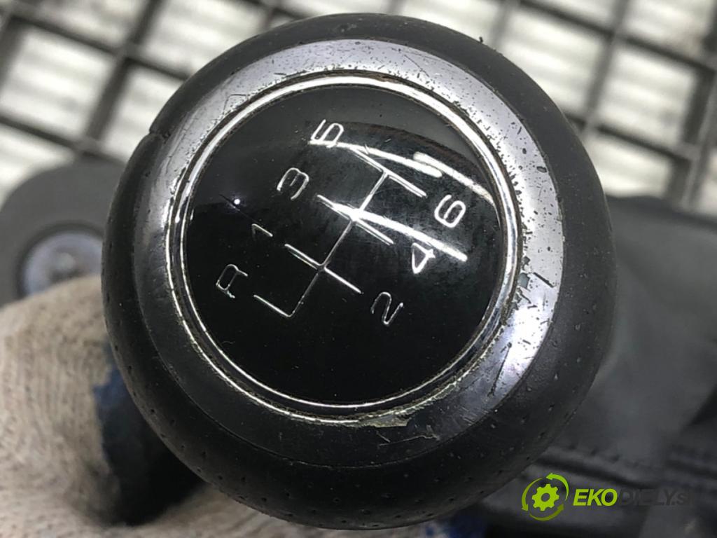 AUDI A5 8T coupe 2013 125 kW 1.8 TFSI 1798 Kulisa 8K0711025R (Rýchlostná páka (kulisa))