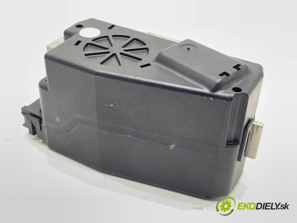 AUDI A5 8T coupe 2013 125 kW 1.8 TFSI 1798 blokáda volantu 8K0905852E (Riadenie ostatné)