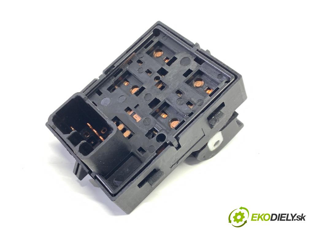 OPEL KARL liftback 2015 55 kW 1.0 999 Prepínač okien  (Prepínacie páčky pod volantom)