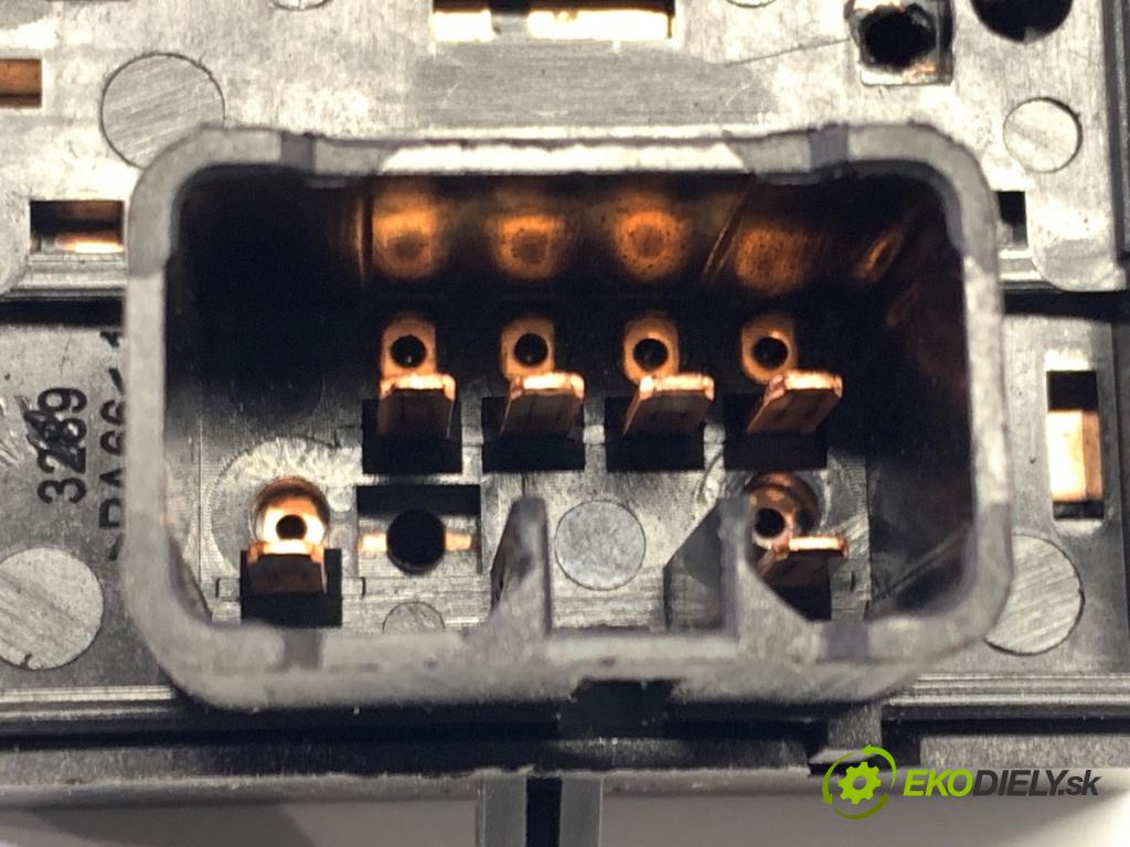 OPEL KARL liftback 2015 55 kW 1.0 999 Prepínač okien  (Prepínacie páčky pod volantom)