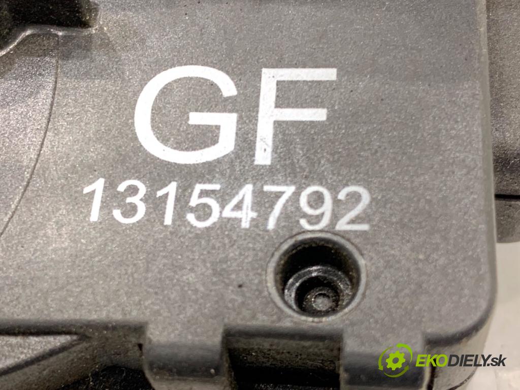 OPEL MERIVA A nadwozie wielkoprzestrzenne (MPV) 2004 74 kW 1.7 CDTI (E75) 1686 zámok dveře pravý přední část 13154792