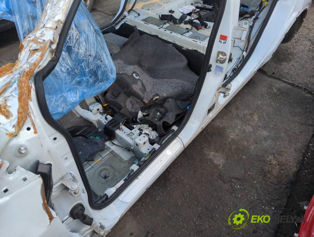 SUZUKI SX4 liftback 2021 95 kW 1.4 Hybrid (Mild Hybrid) (AKK 414) 1373 KAROSERIA ČTVRŤÁK blatník zadní část levý pravý práh střecha PODŁUŻNICA levý pravý