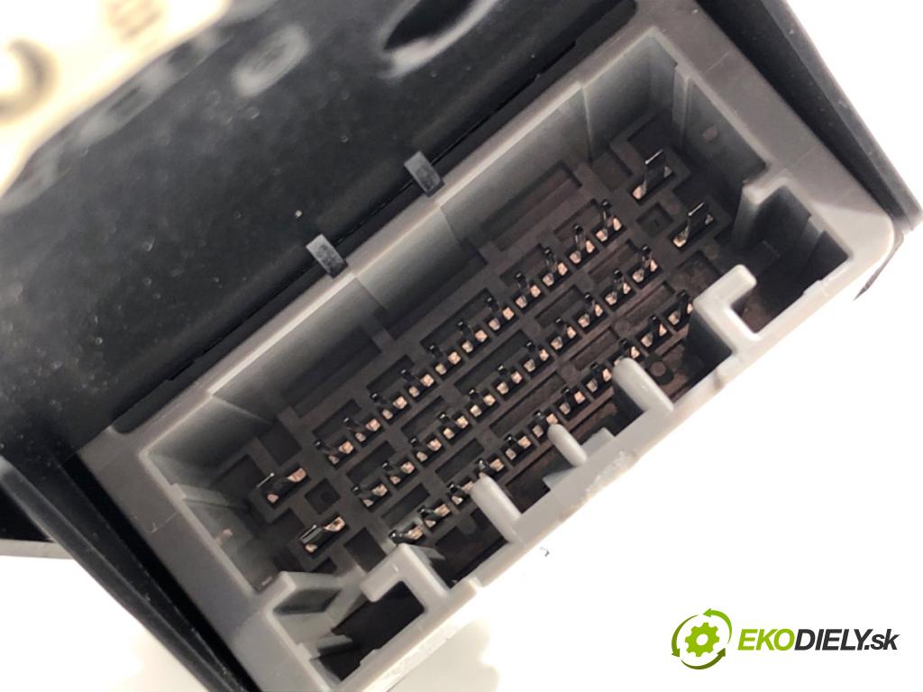 HONDA CR-V V SUV 2019 127 kW 1.5 VTEC AWD (RW2) 1498 Prepínač okien M64590 (Prepínacie páčky pod volantom)