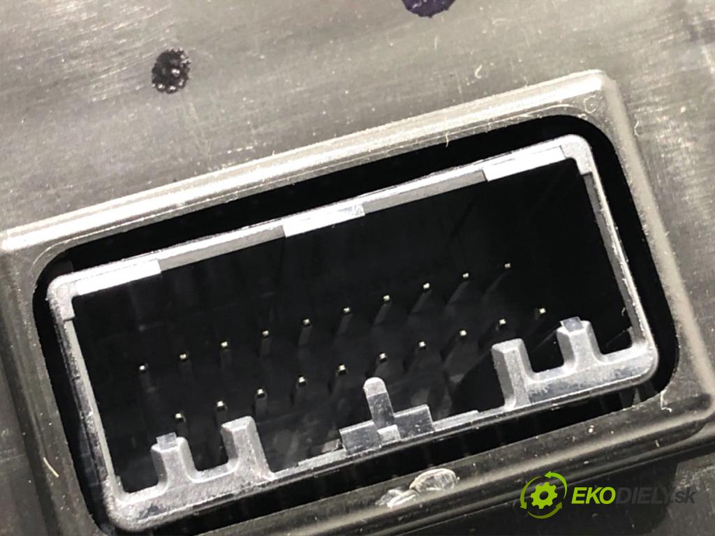 HONDA CR-V V SUV 2019 127 kW 1.5 VTEC AWD (RW2) 1498 Panel ovládania kúrenia 79620TLAC413M1 (Prepínacie páčky pod volantom)