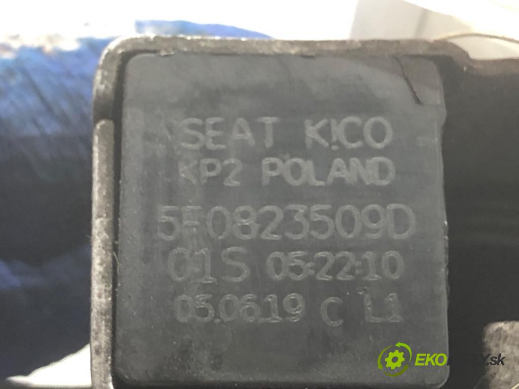 SEAT LEON III Kombi 2019 221 kW 2.0 Cupra 4Drive 1984 zámok kapoty přední část 5F0823509D