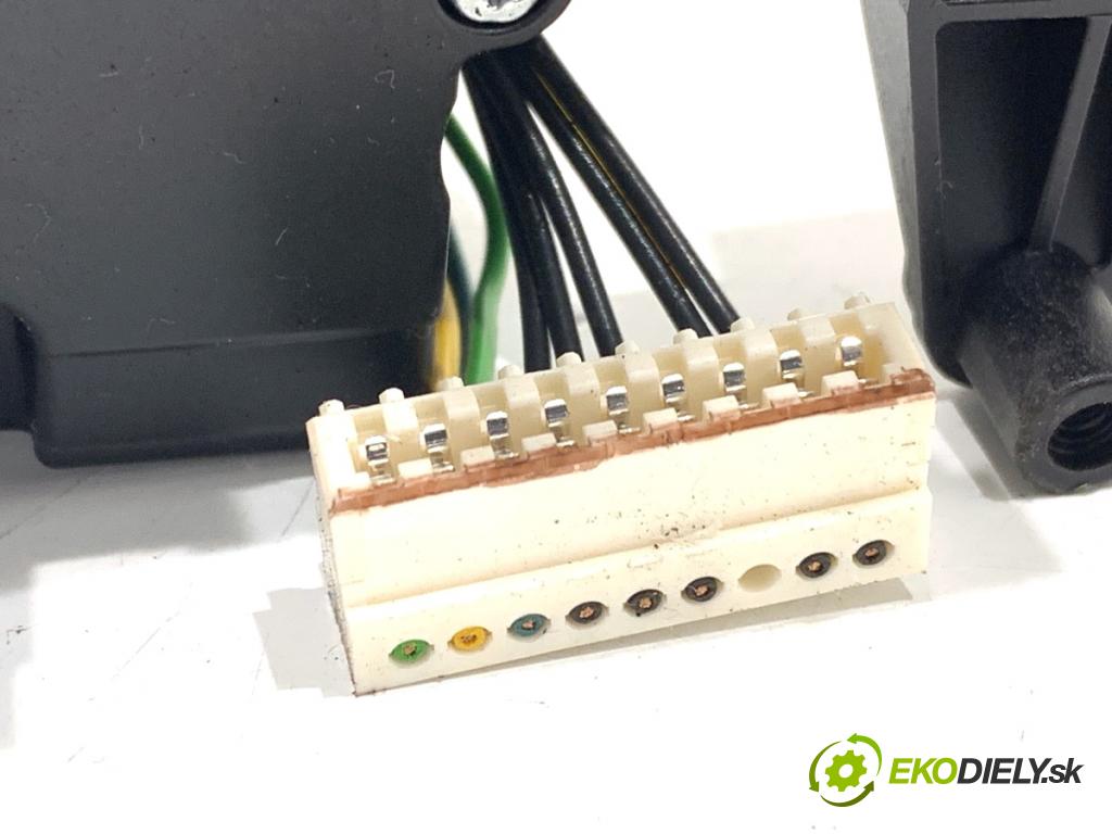 SEAT LEON III Kombi 2019 221 kW 2.0 Cupra 4Drive 1984 Prepínač kombinovaný 5Q1953507BQ (Prepínacie páčky pod volantom)