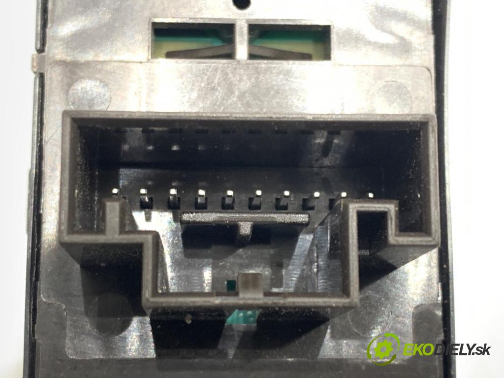 SEAT LEON III Kombi 2019 221 kW 2.0 Cupra 4Drive 1984 Prepínač okien 5G0959857F (Prepínacie páčky pod volantom)