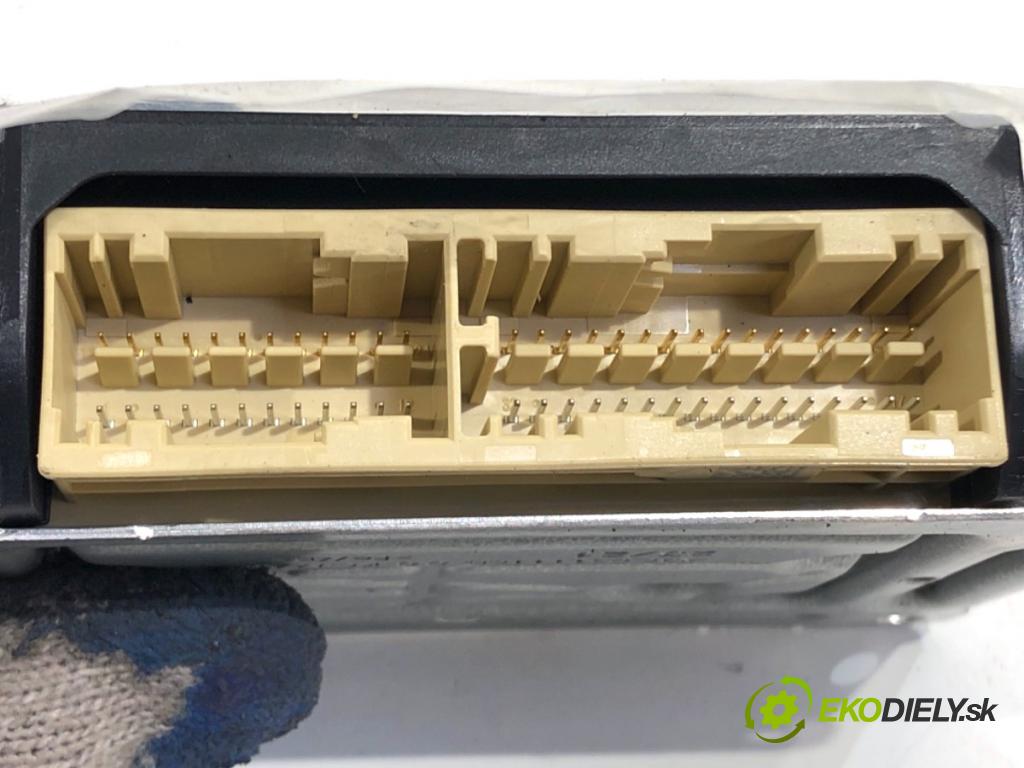 SUZUKI SX4 liftback 2021 95 kW 1.4 Hybrid (Mild Hybrid) (AKK 414) 1373 senzor airbag 3F900-58T00 (Snímač)