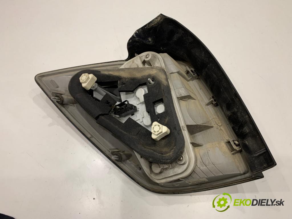 OPEL ASTRA H liftback 2004 88 kW 1.9 CDTI (L48) 1910 světlo pravý zadní část