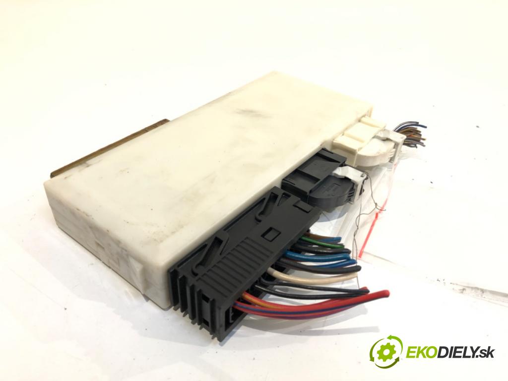 BMW E39 sedan 1997 110 kW 520 i 1990 modul komfortu 8378635 (Komfortní modul)