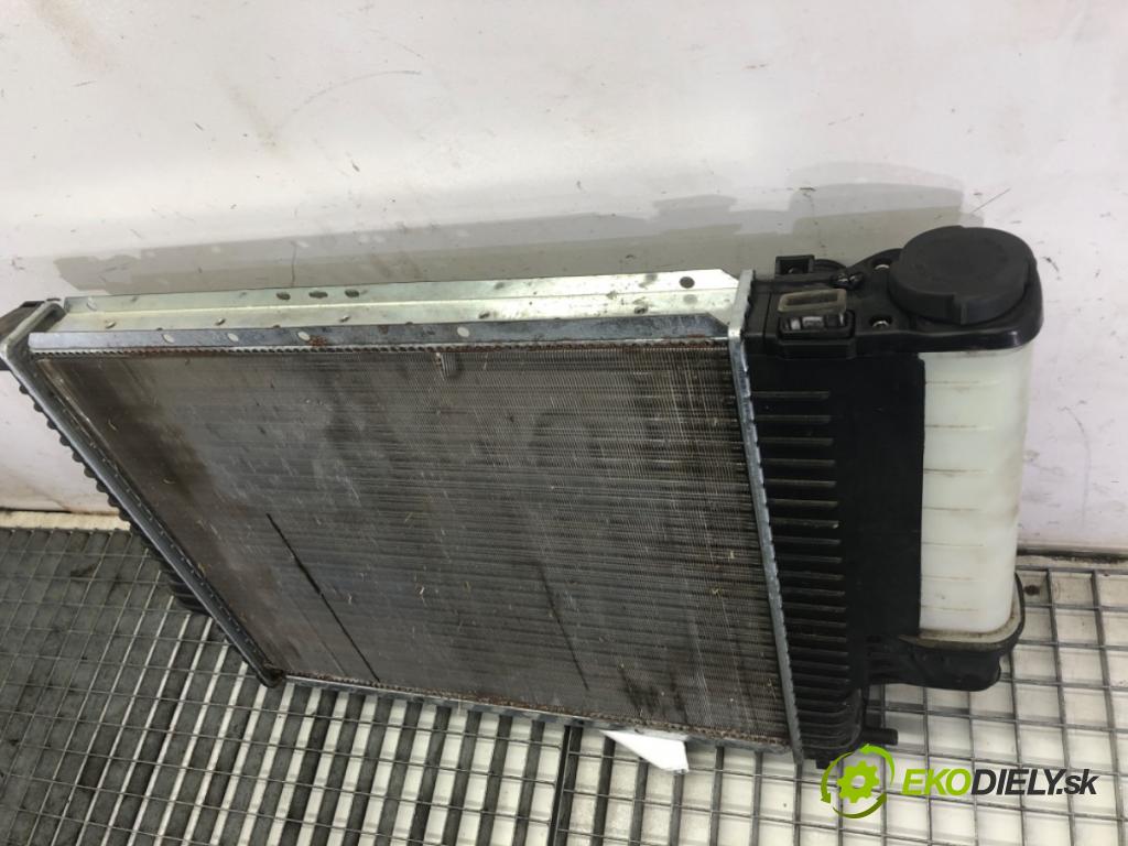 BMW E39 sedan 1997 110 kW 520 i 1990 chladič vody  (Vodní chladič)