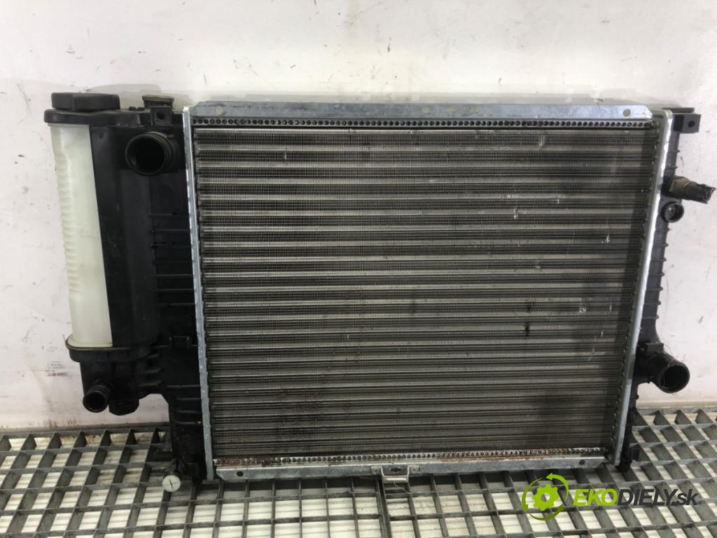 BMW E39 sedan 1997 110 kW 520 i 1990 chladič vody  (Vodní chladič)