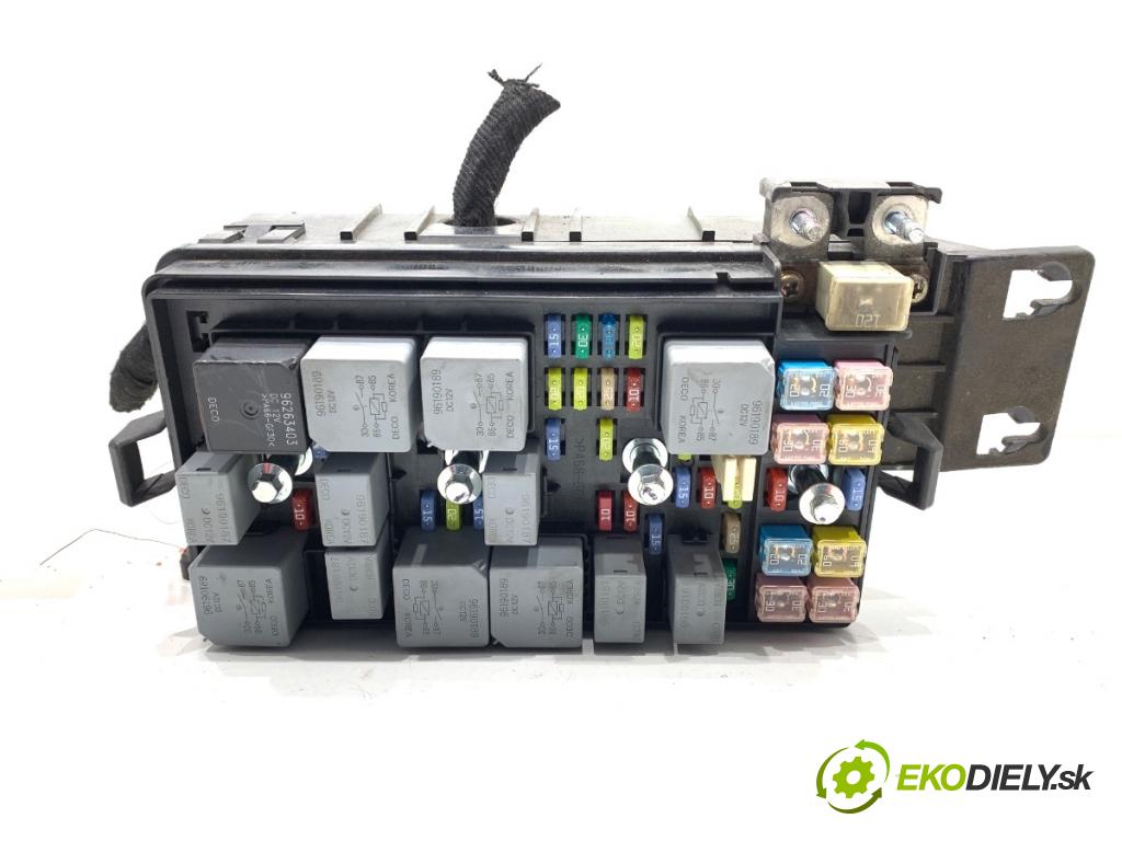 CHEVROLET EPICA sedan 2007 105 kW 2.0 1993 skříňka poistková 96647287 (Pojistková skříňka)