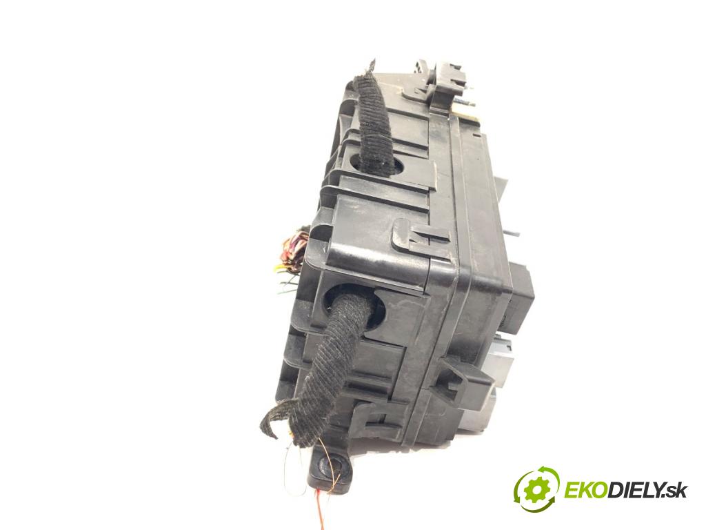 CHEVROLET EPICA sedan 2007 105 kW 2.0 1993 skříňka poistková 96647287 (Pojistková skříňka)