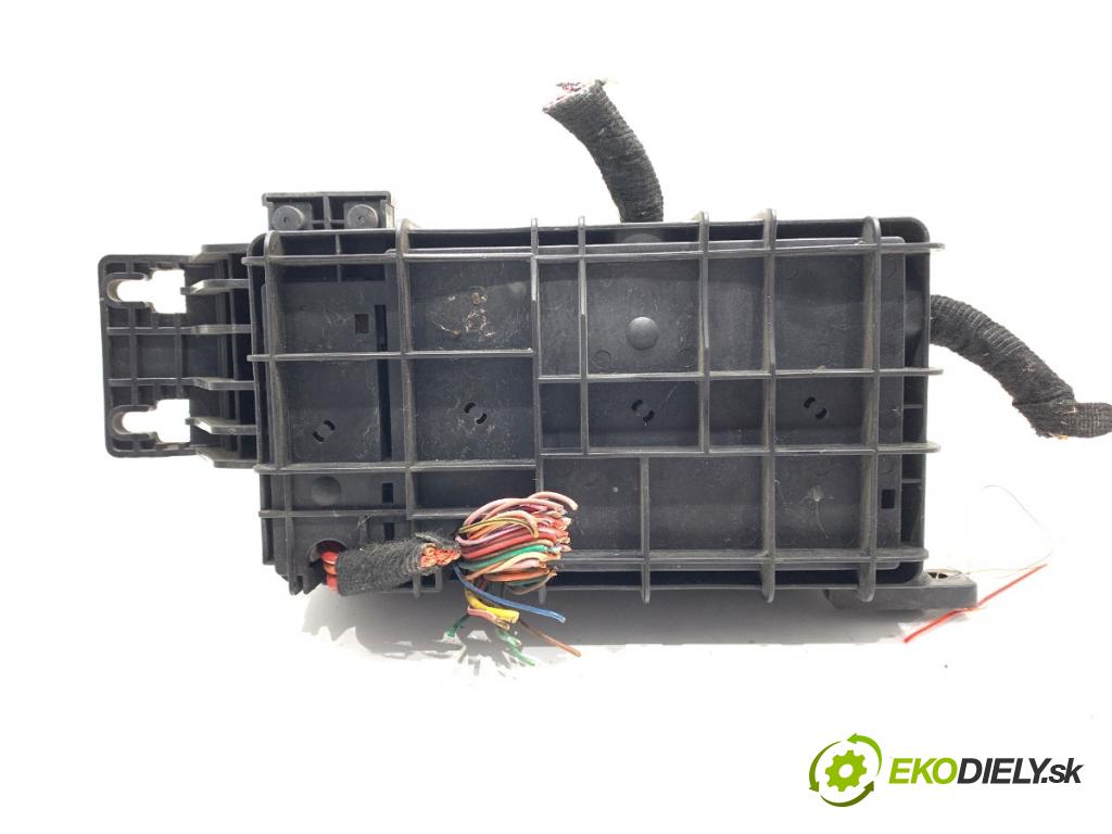 CHEVROLET EPICA sedan 2007 105 kW 2.0 1993 skříňka poistková 96647287 (Pojistková skříňka)