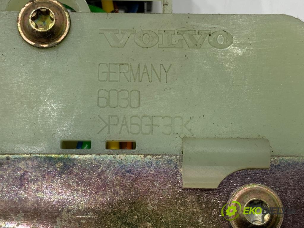 VOLVO V70 II Kombi 2000 147 kW 2.4 T AWD 2435 zámok dveří zadní část