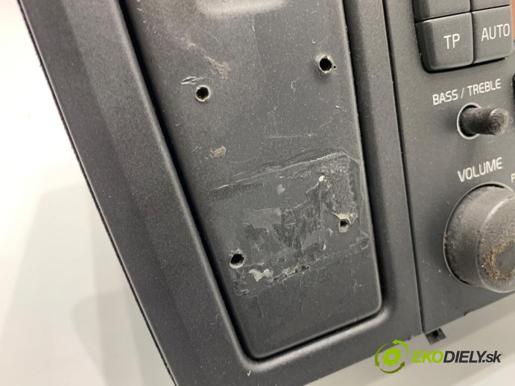 VOLVO V70 II Kombi 2000 147 kW 2.4 T AWD 2435 RADIO 8651152 (Audio zariadenie)
